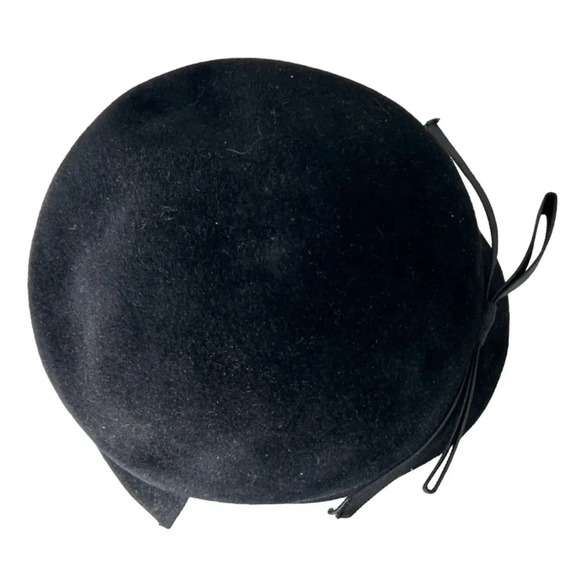 1950's Vintage Velvet Black Hat from Carson Pirie Scott & Co - Picture 5 of 7